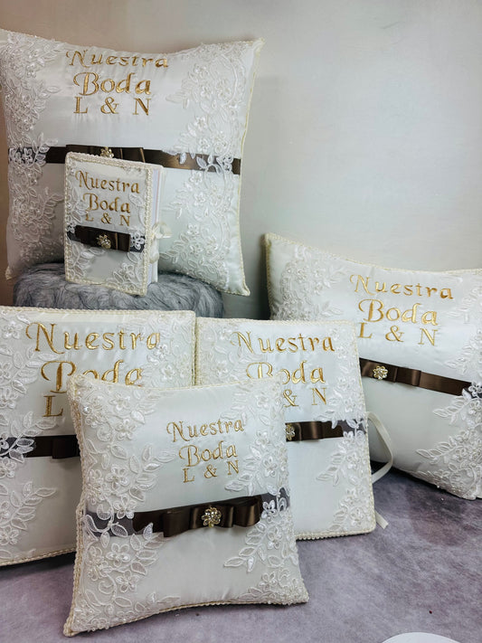 Wedding pillows set