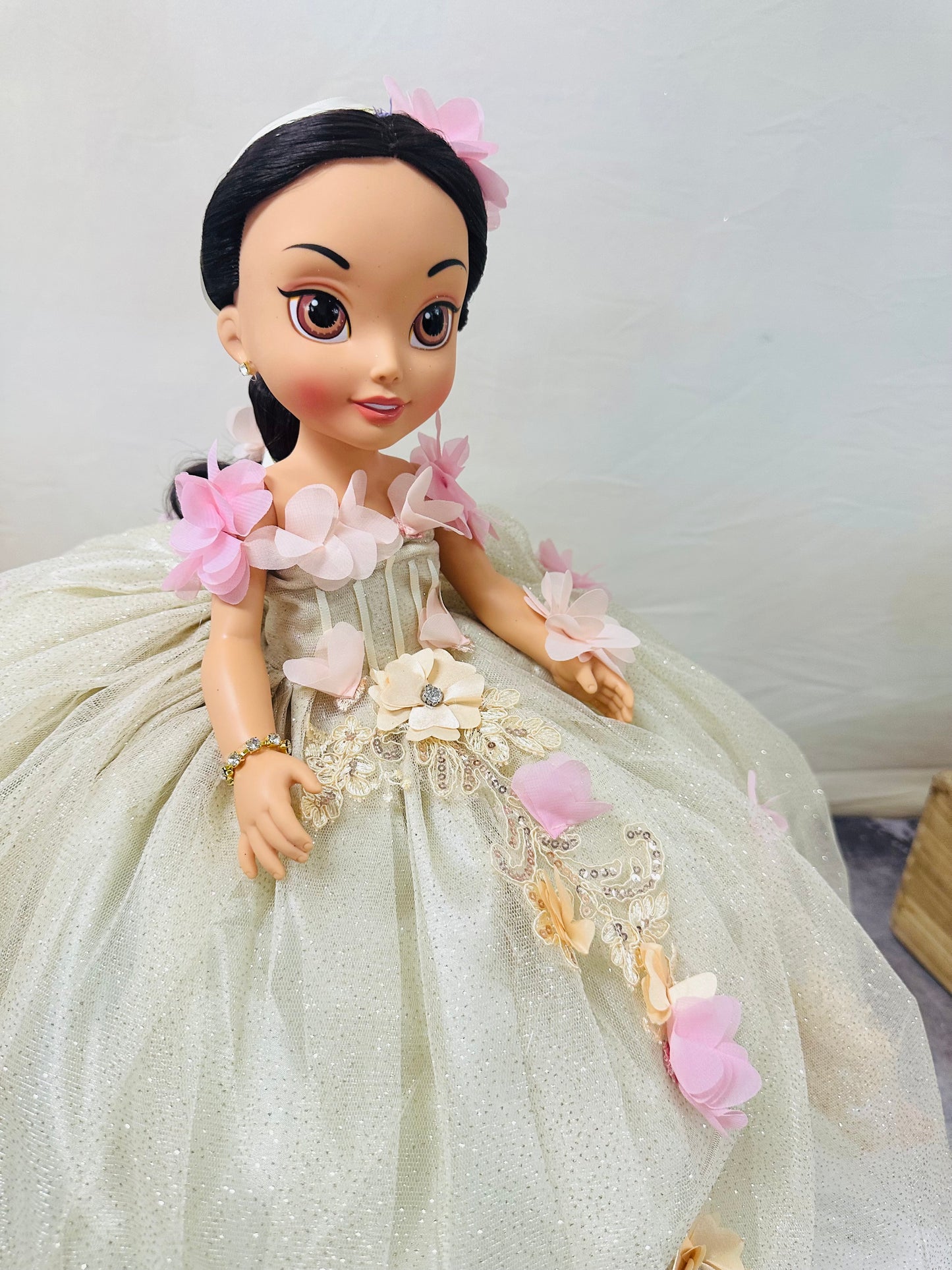 Jasmin doll