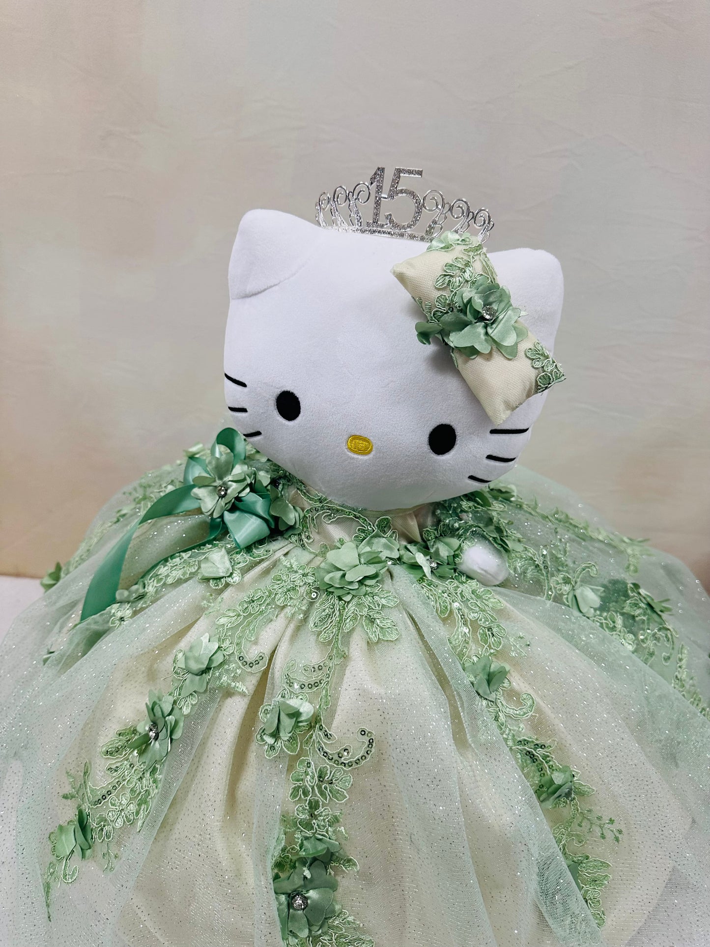 Quinceañera Hello kitty doll