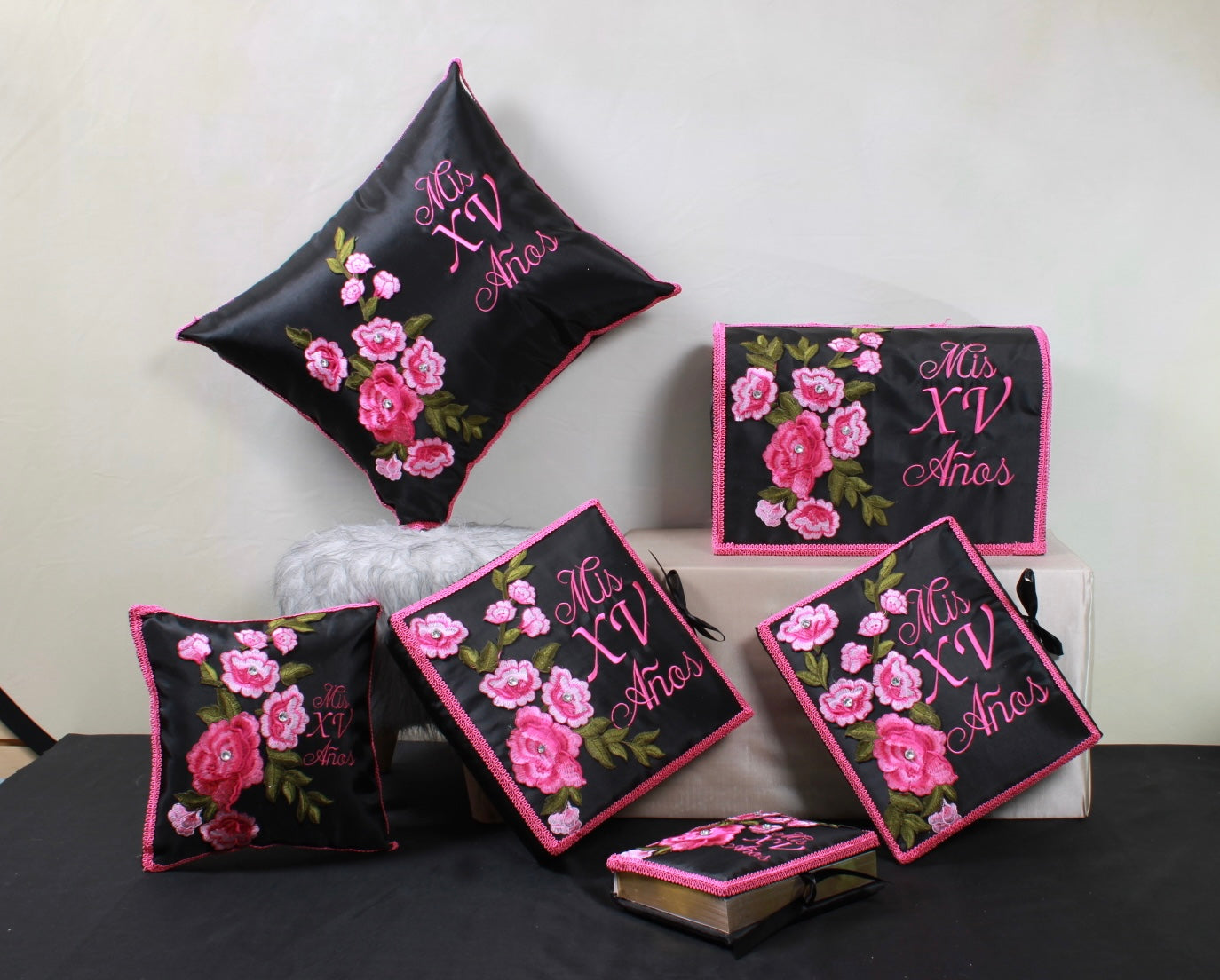 PILLOWS SET
