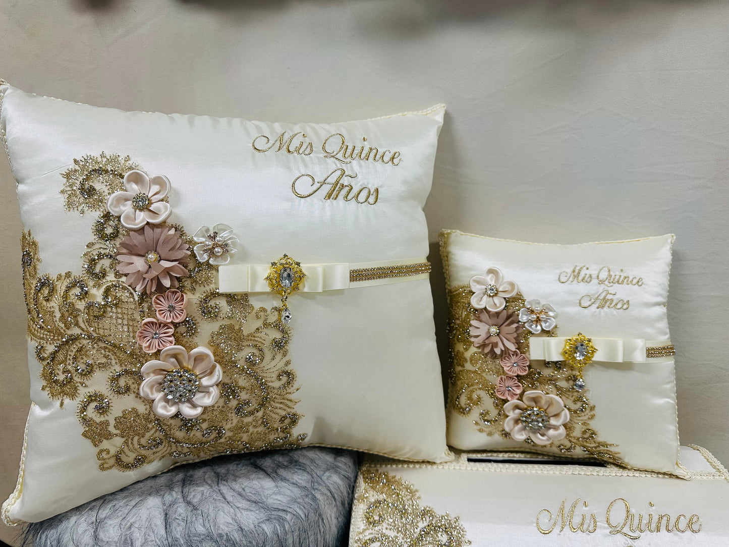 Quinceañera pillow set