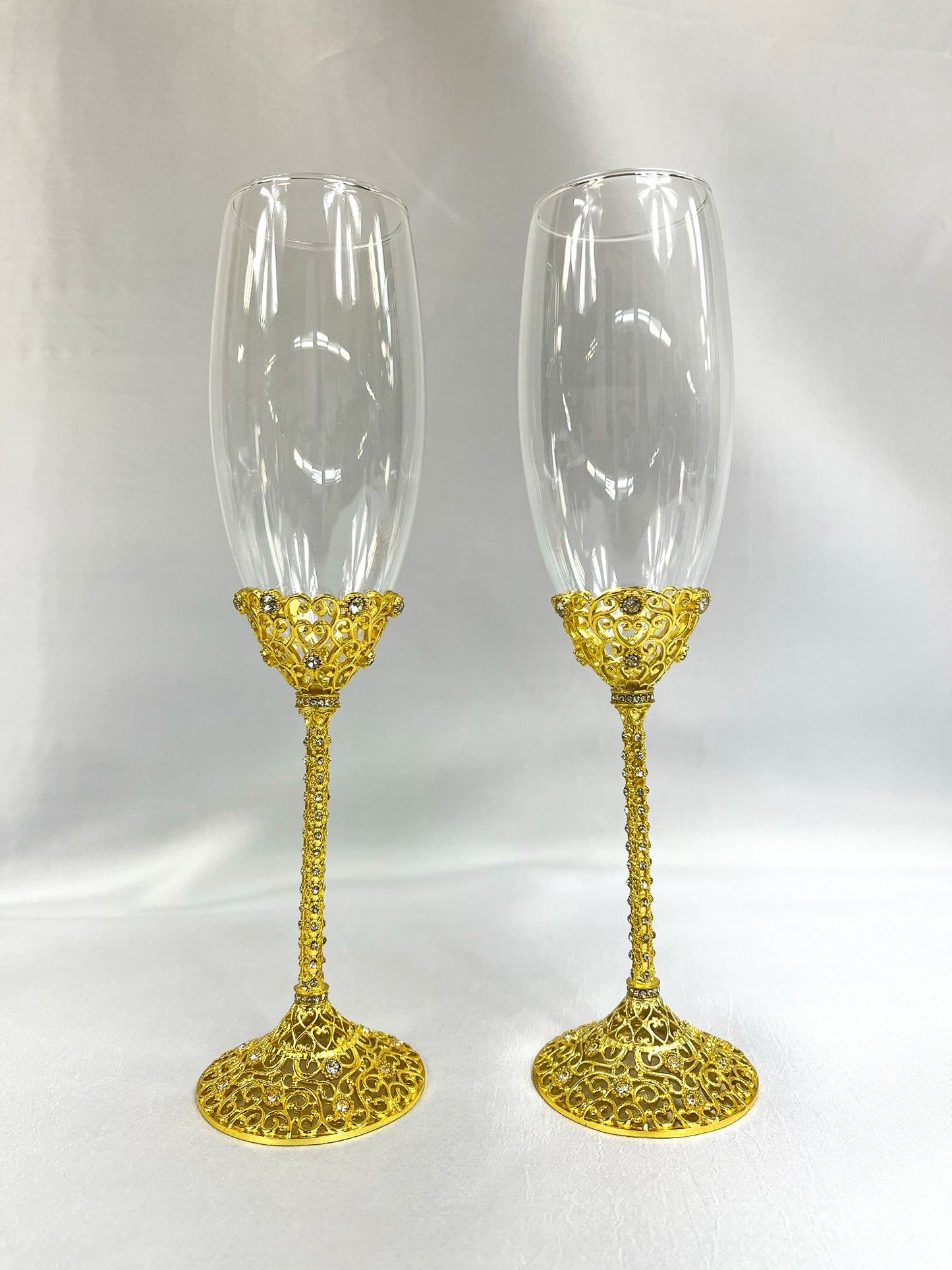 Set de 2 copas con base de color oro.