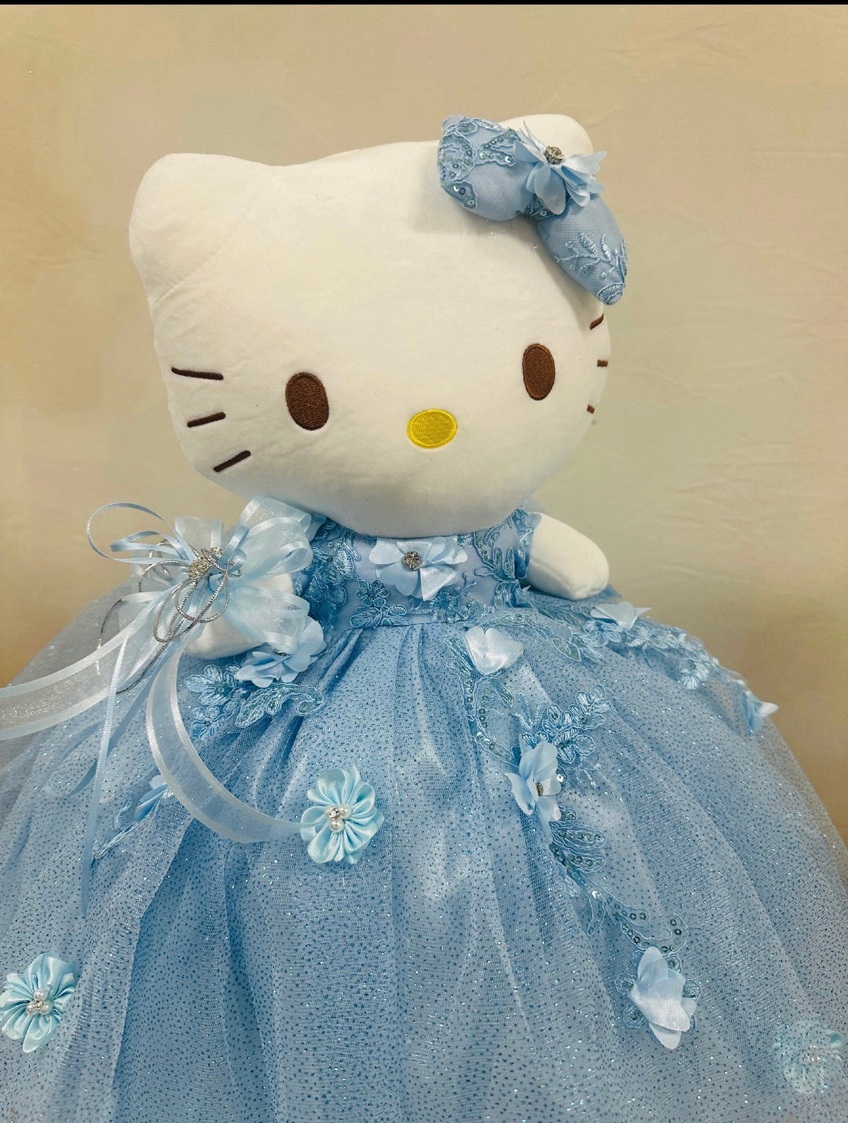 Quinceañera Hello kitty doll