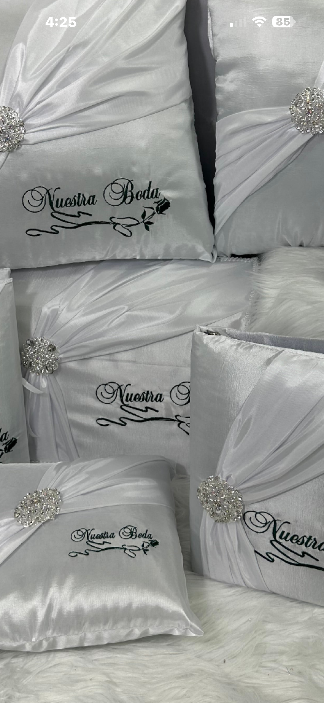 Wedding pillow set