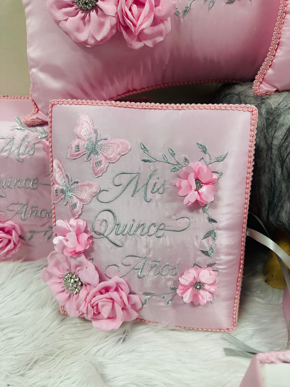 Quinceañera pillow set