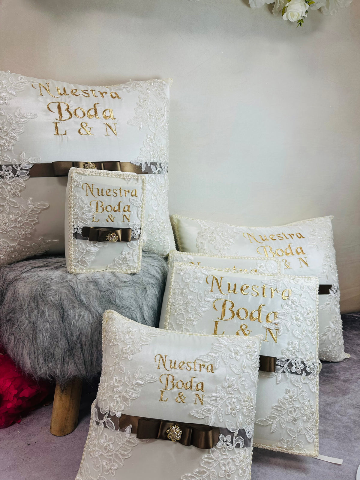 Wedding pillows set