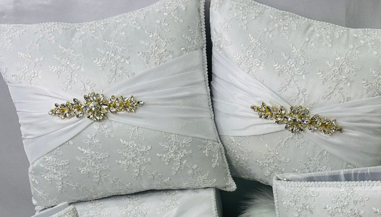Wedding pillows set
