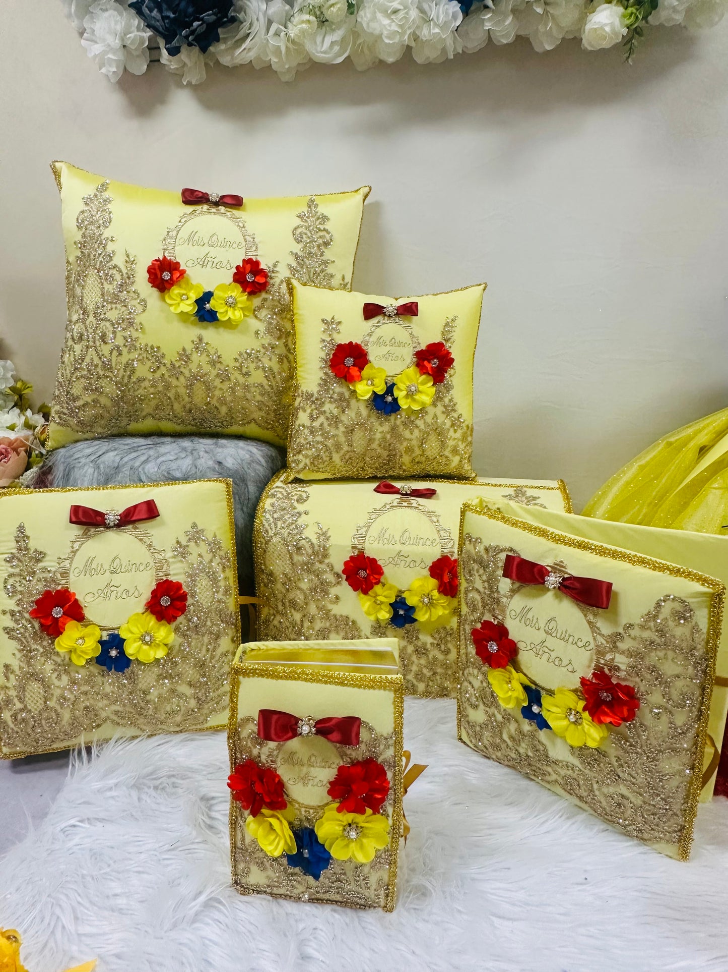 Bell quinceañera pillow set