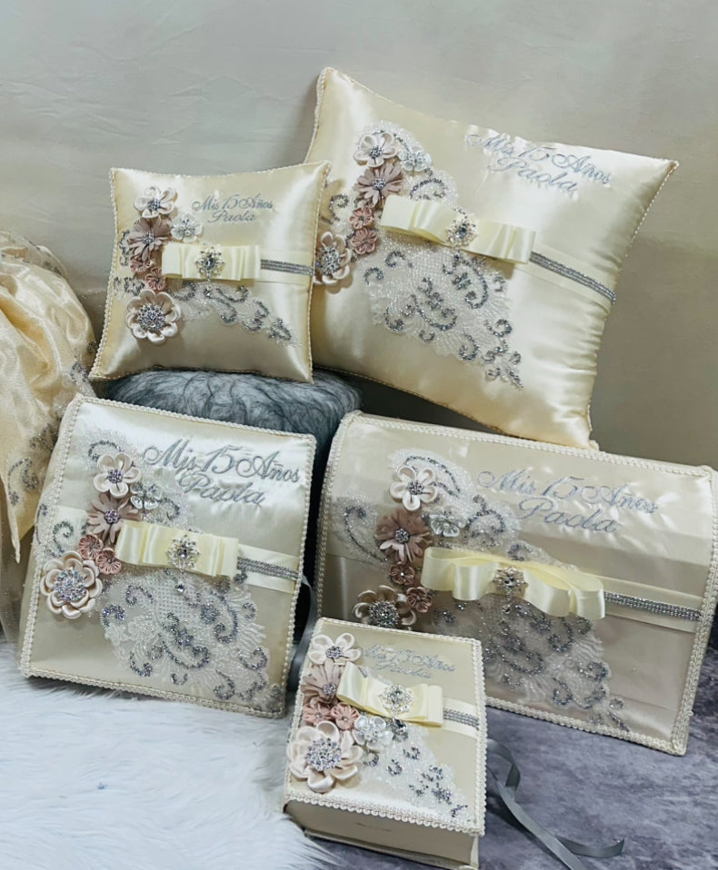 Quinceañera pillow set