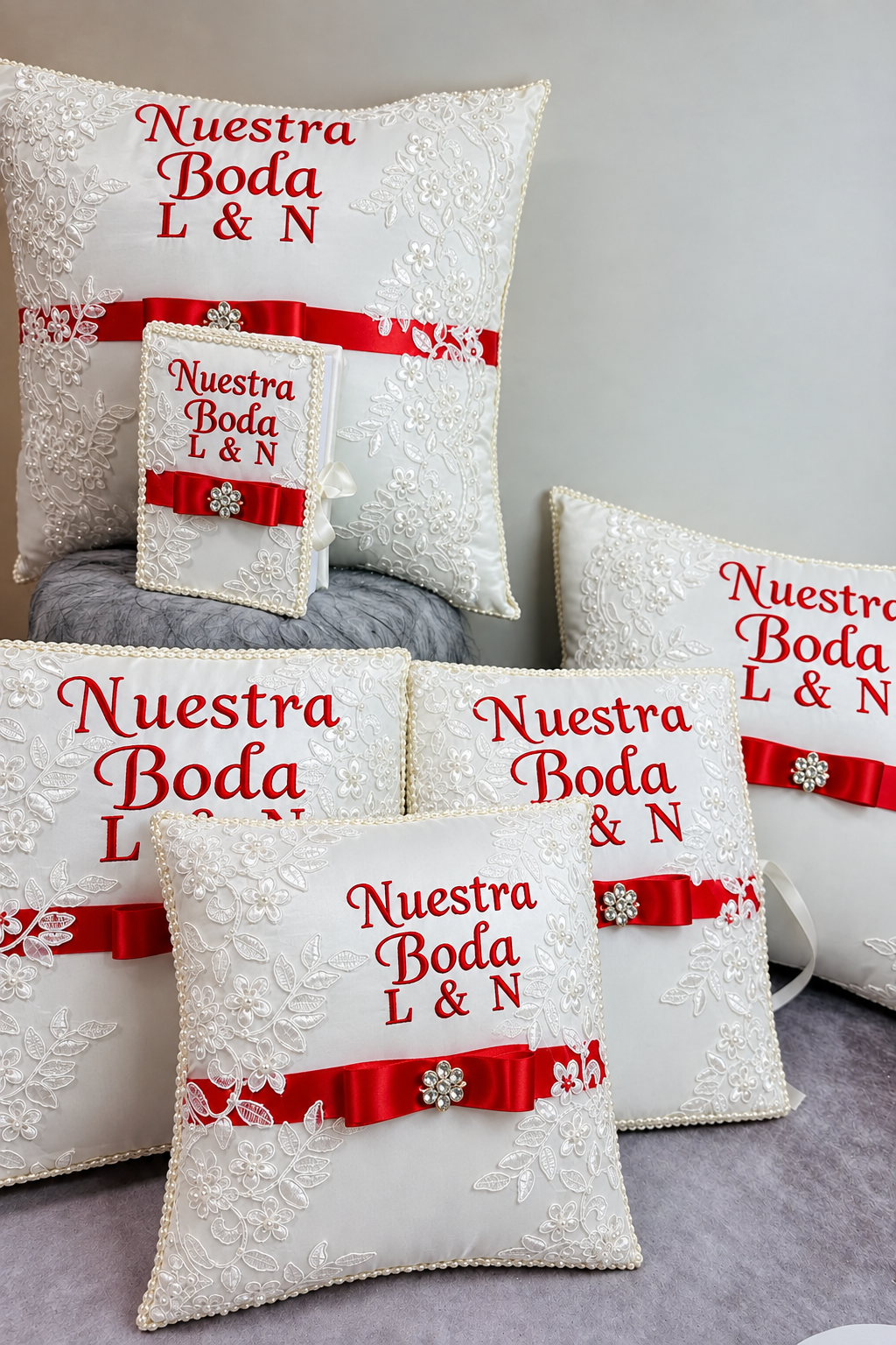 Wedding pillows set