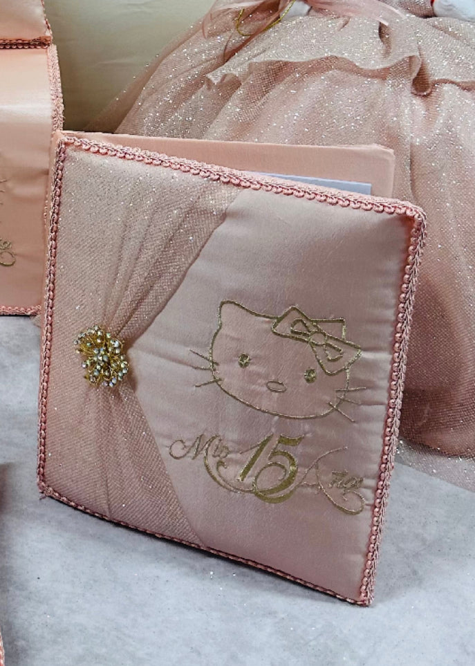 Quinceañera hello kitty pillow set
