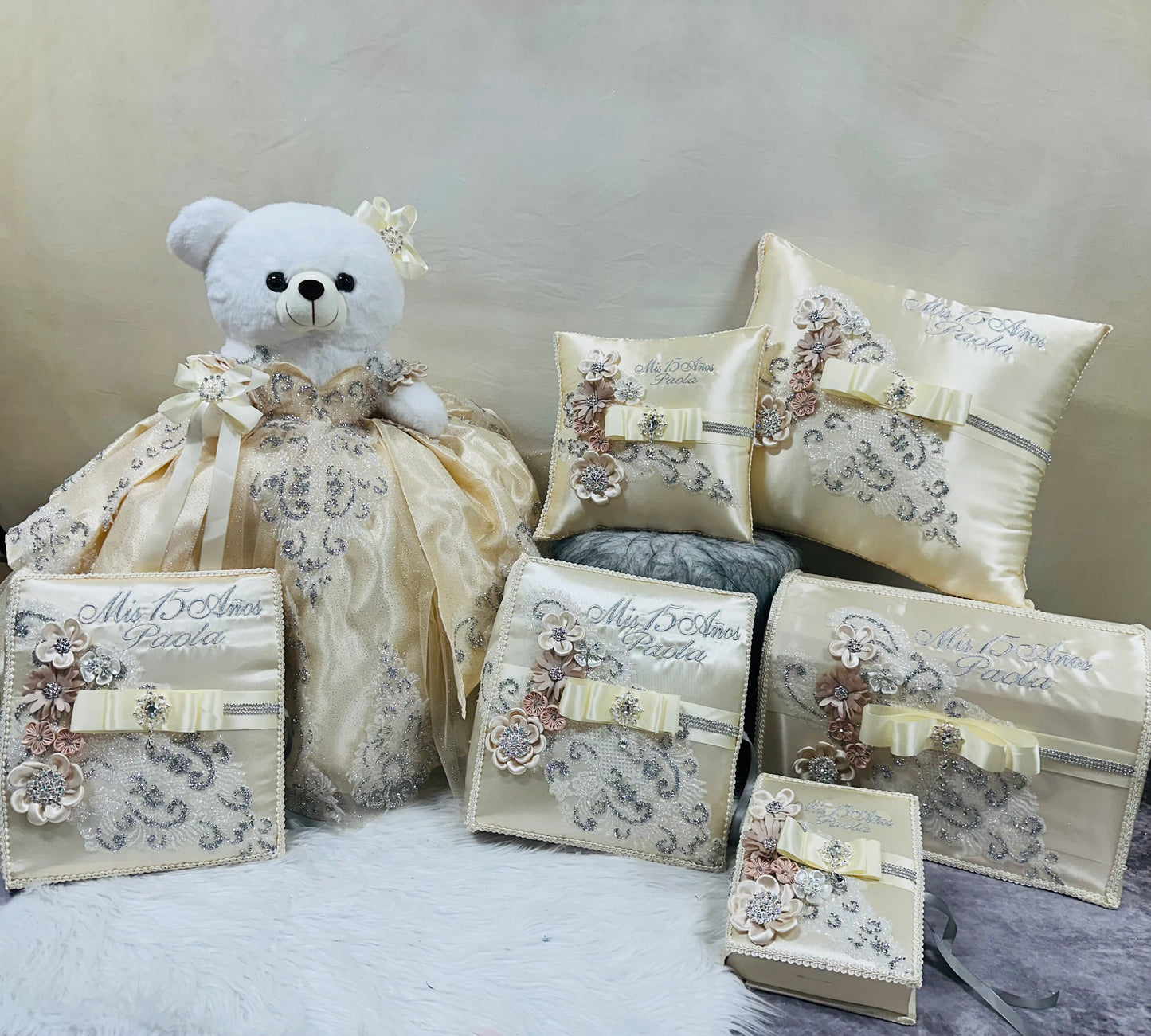 Quinceañera pillow set
