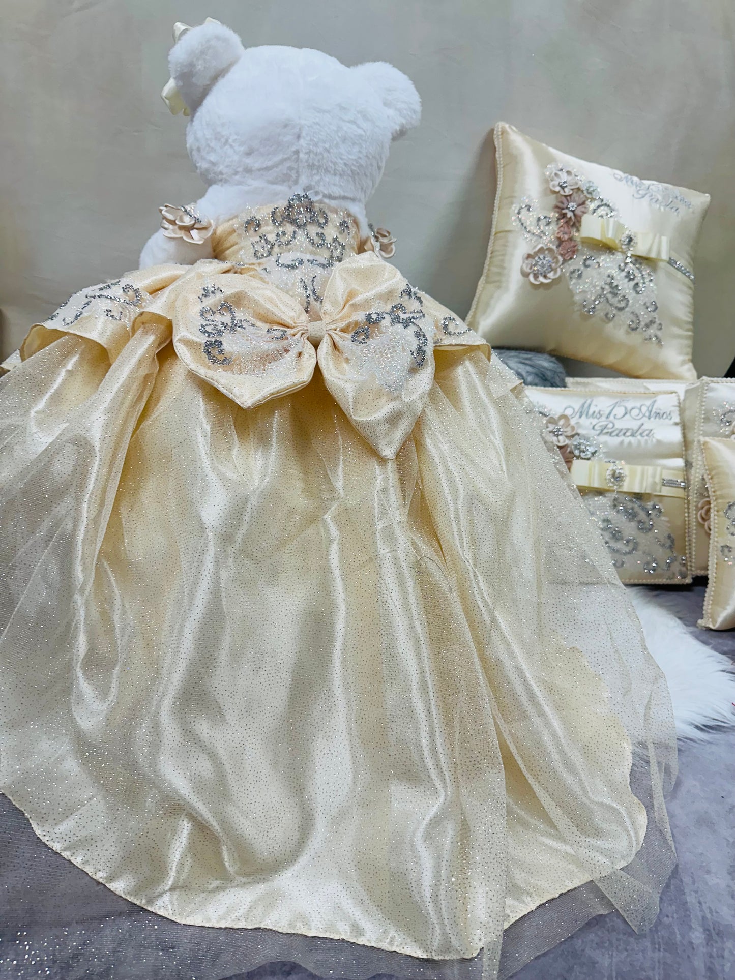 Quinceañera pillow set