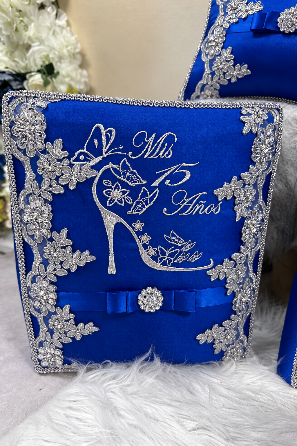 Quinceañera pillow set