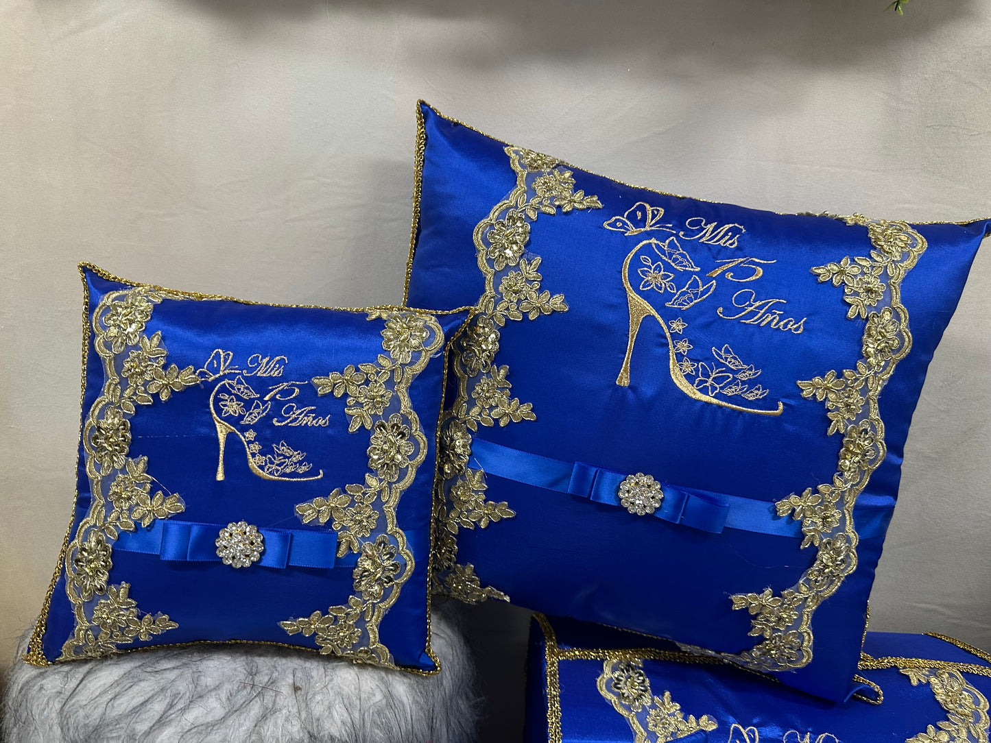 Quinceañera pillow set
