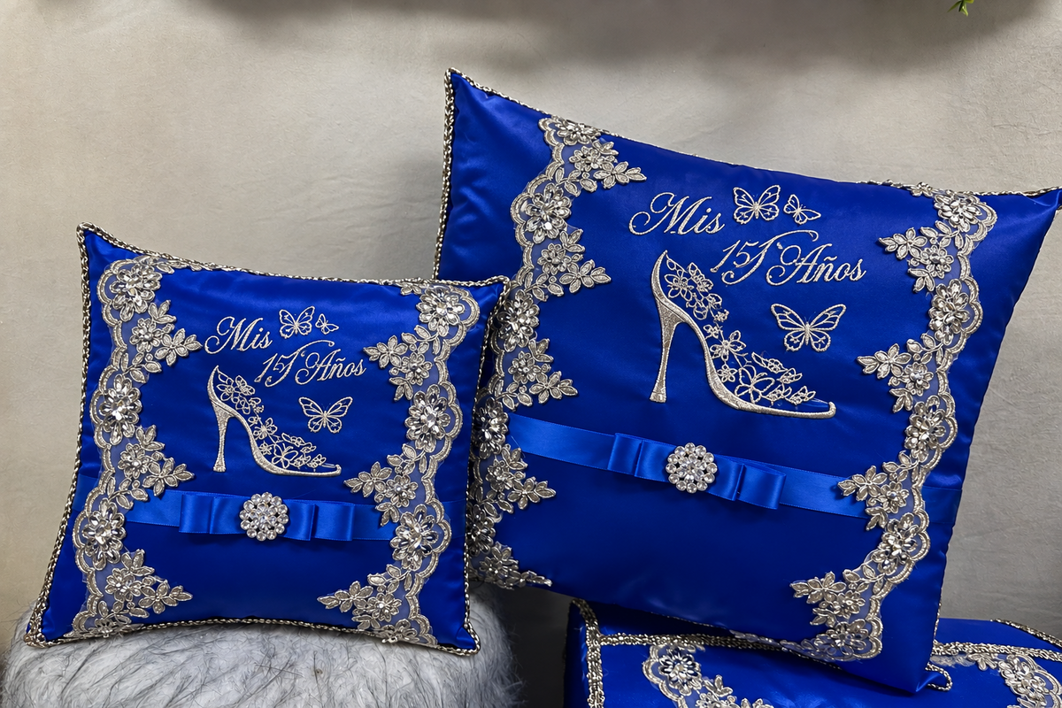 Quinceañera pillow set