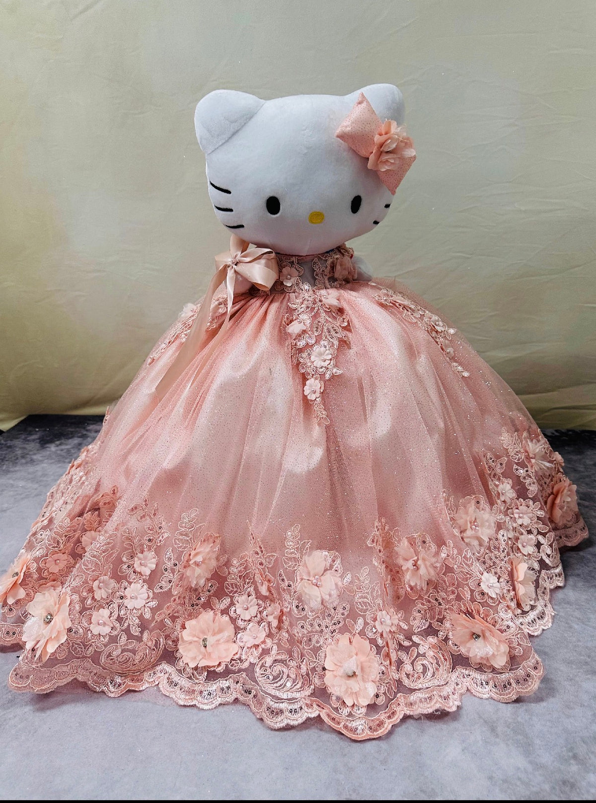 Quinceañera Hello kitty doll