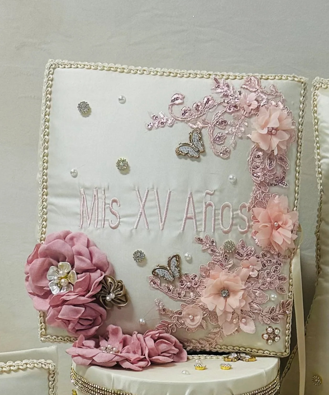 Quinceañera pillow set