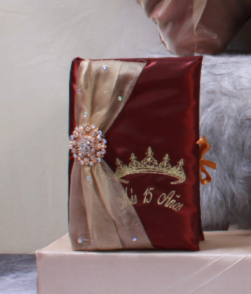Quinceañera pillow set crown team