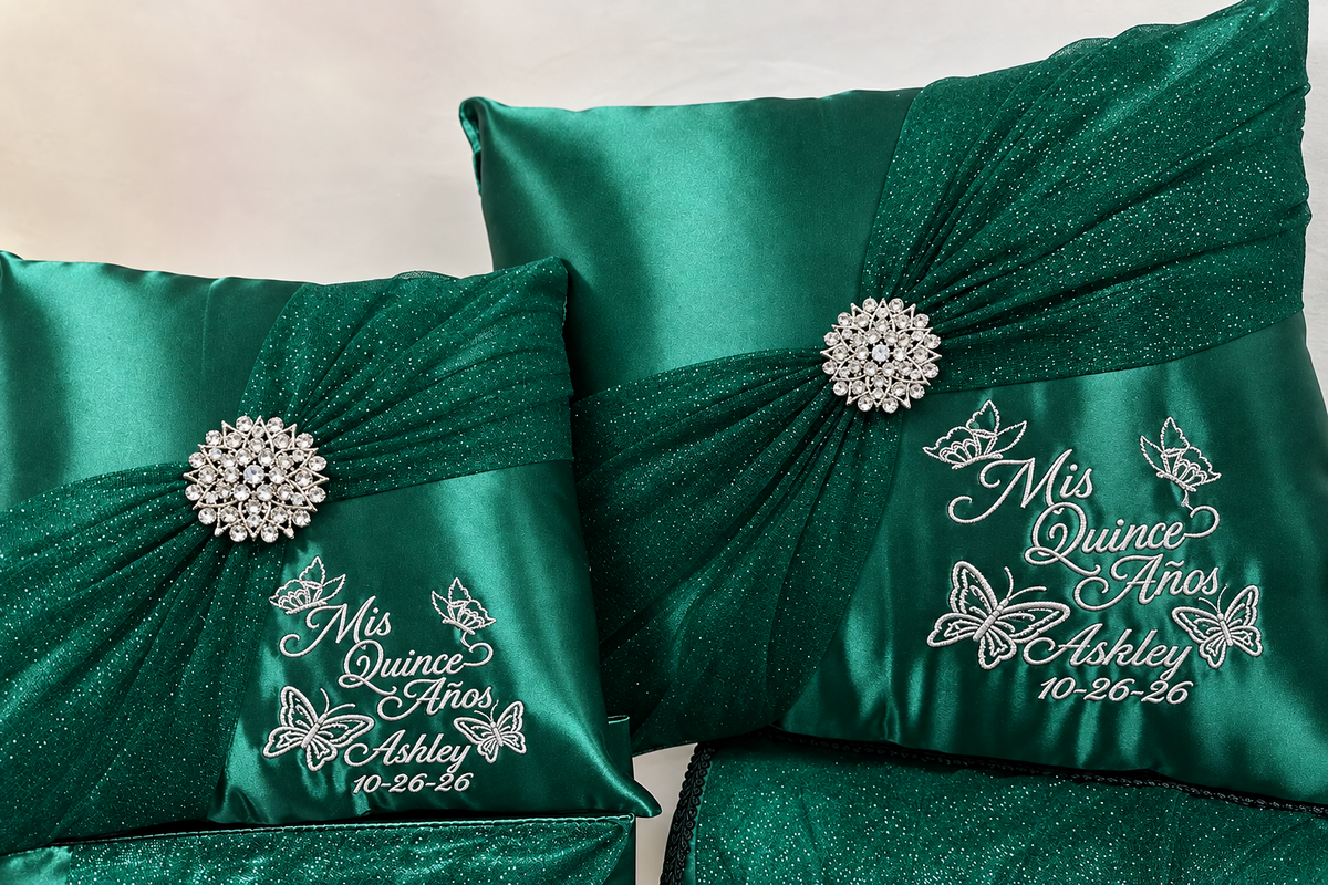 Quinceañera pillow set