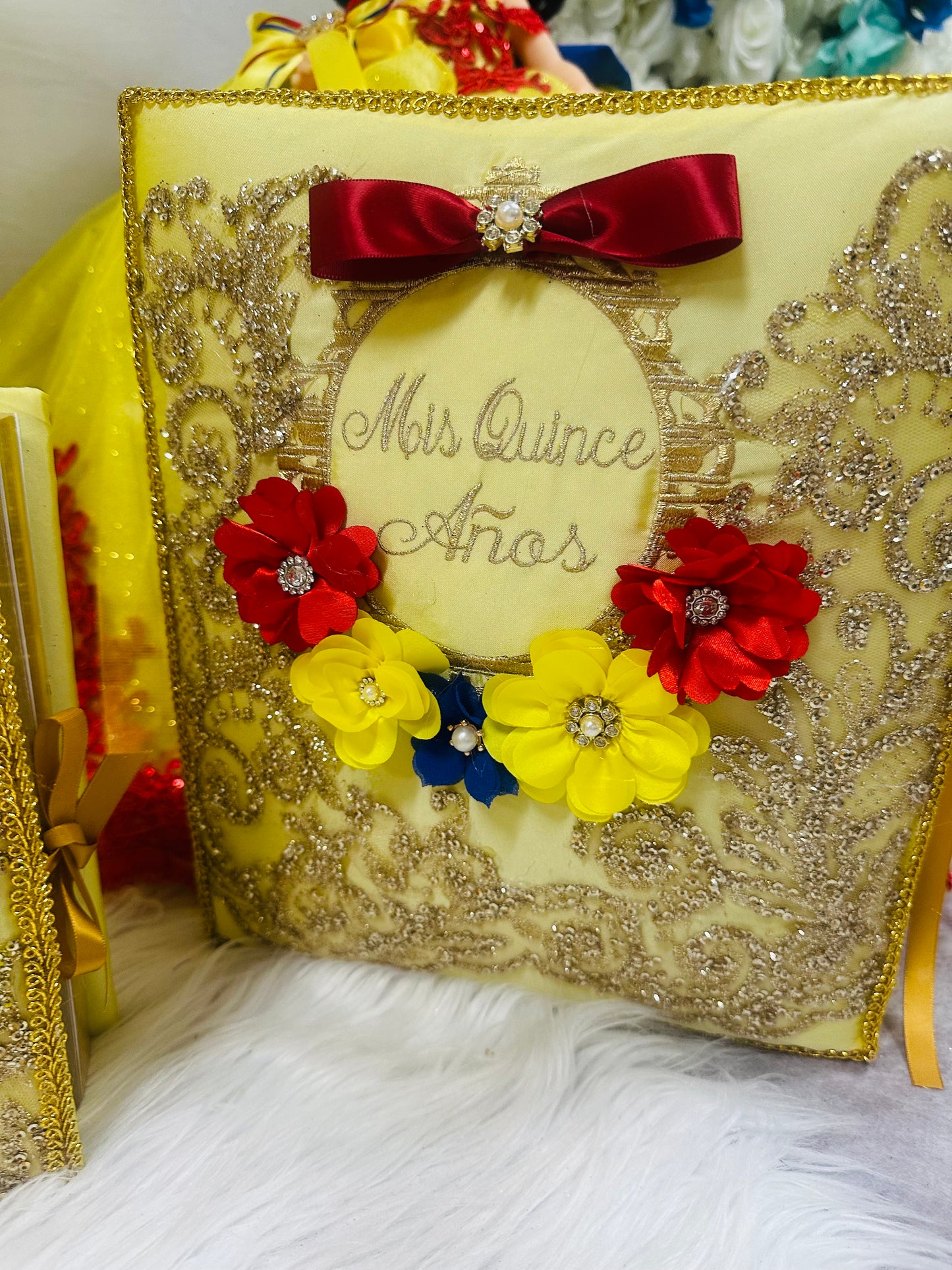 Bell quinceañera pillow set