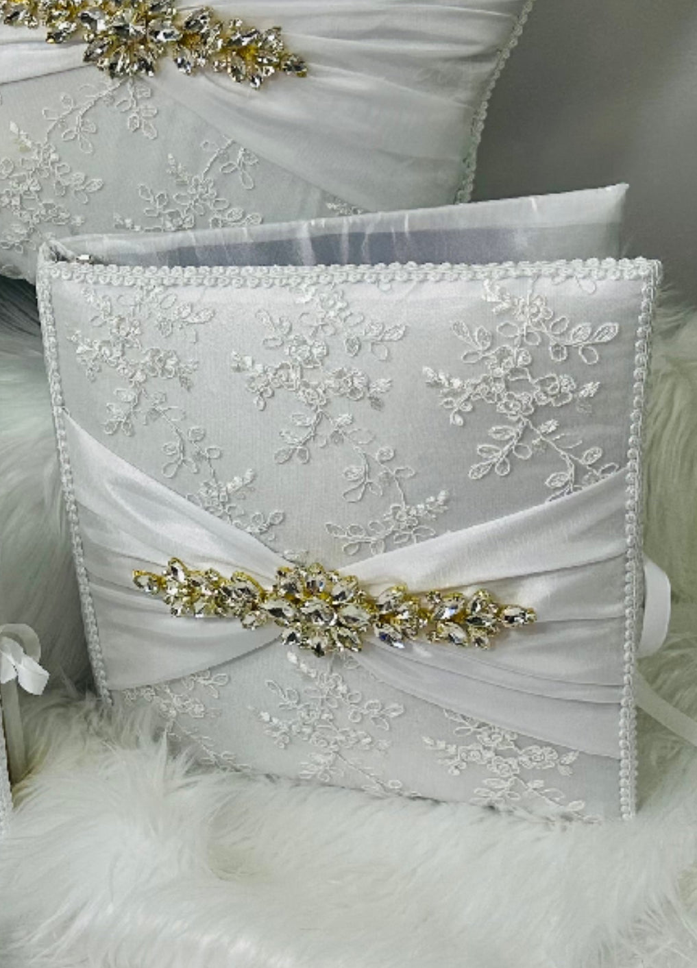 Wedding pillows set