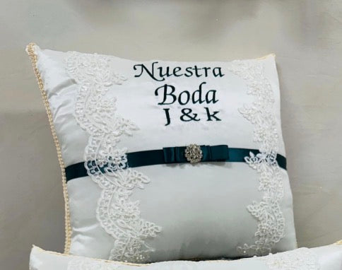 Wedding pillows set