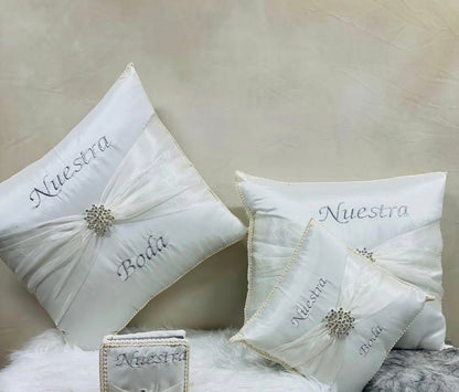 Wedding pillow set