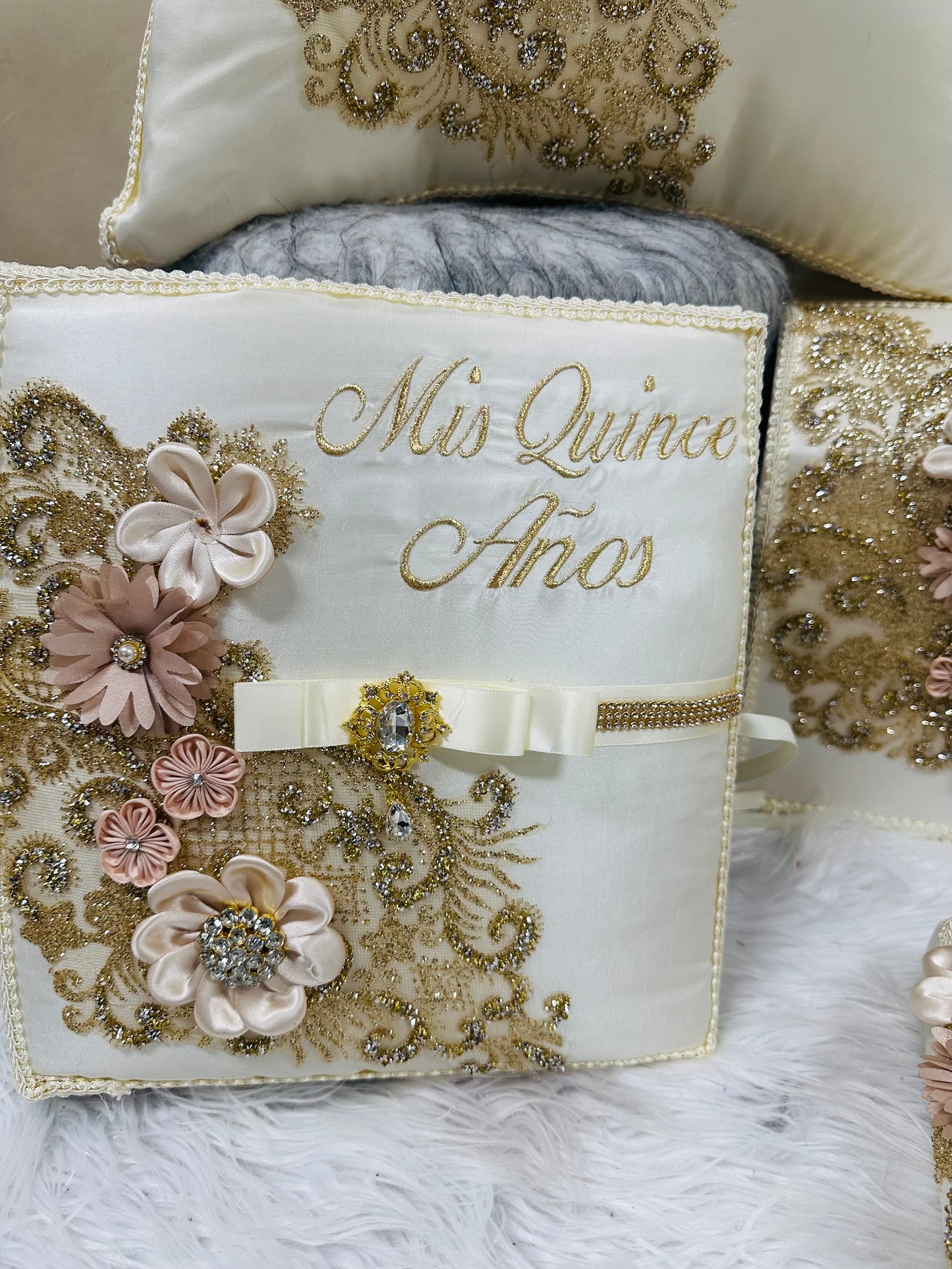 Quinceañera pillow set
