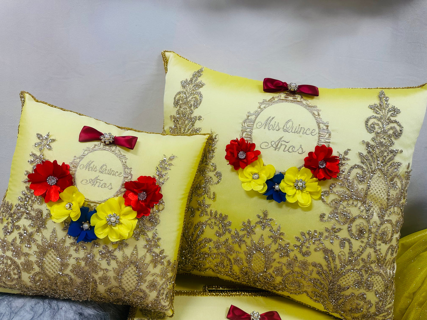 Bell quinceañera pillow set