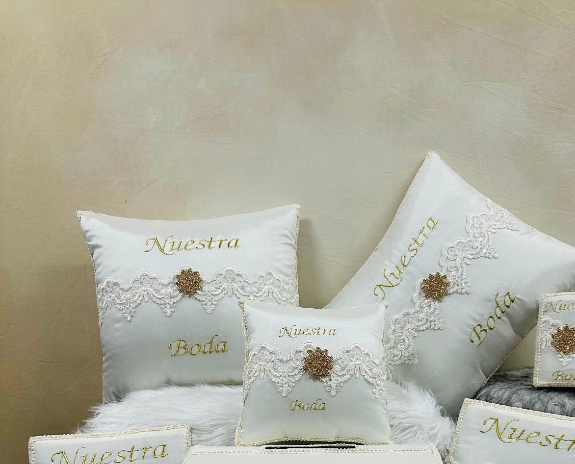 Wedding pillow set