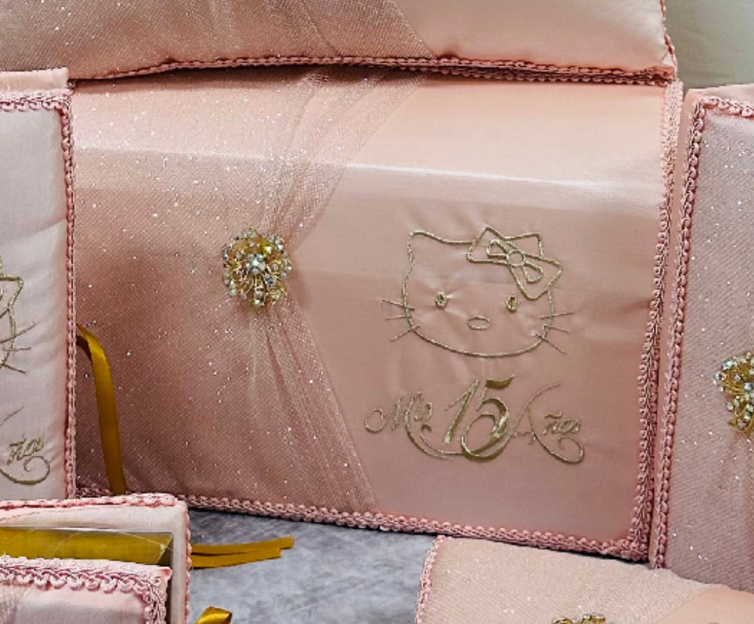 Quinceañera hello kitty pillow set