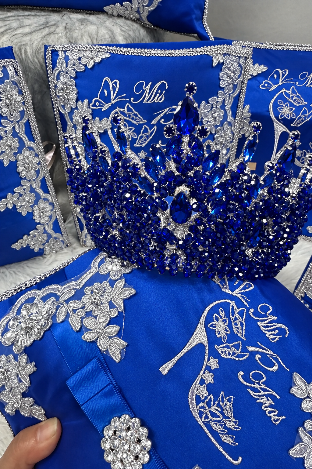 Quinceañera pillow set