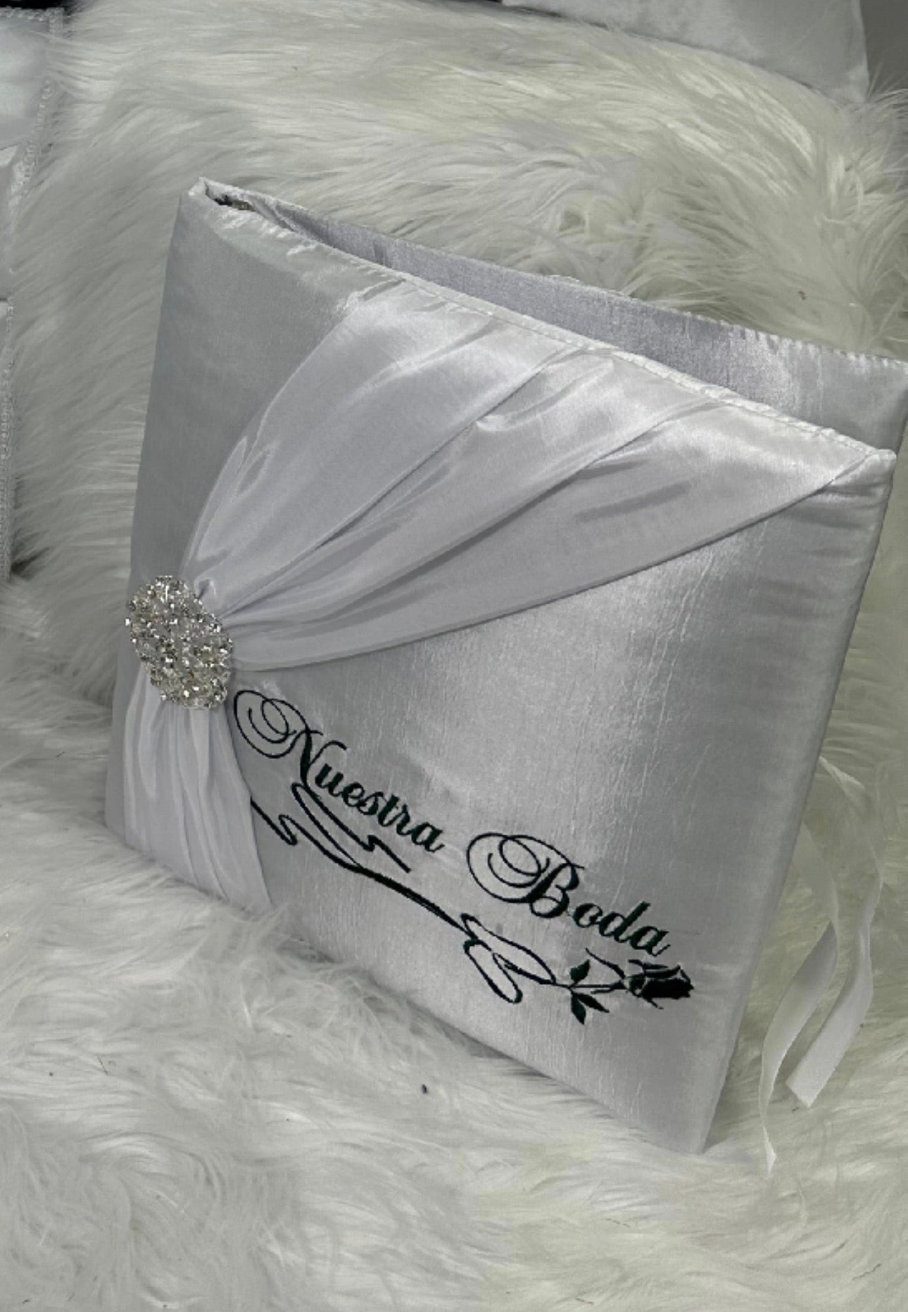Wedding pillow set