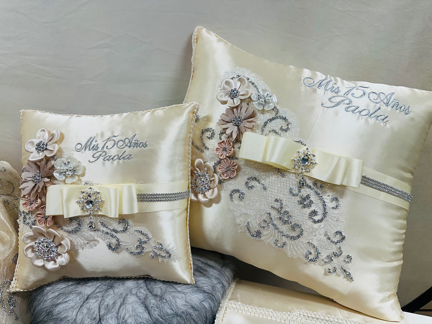 Quinceañera pillow set