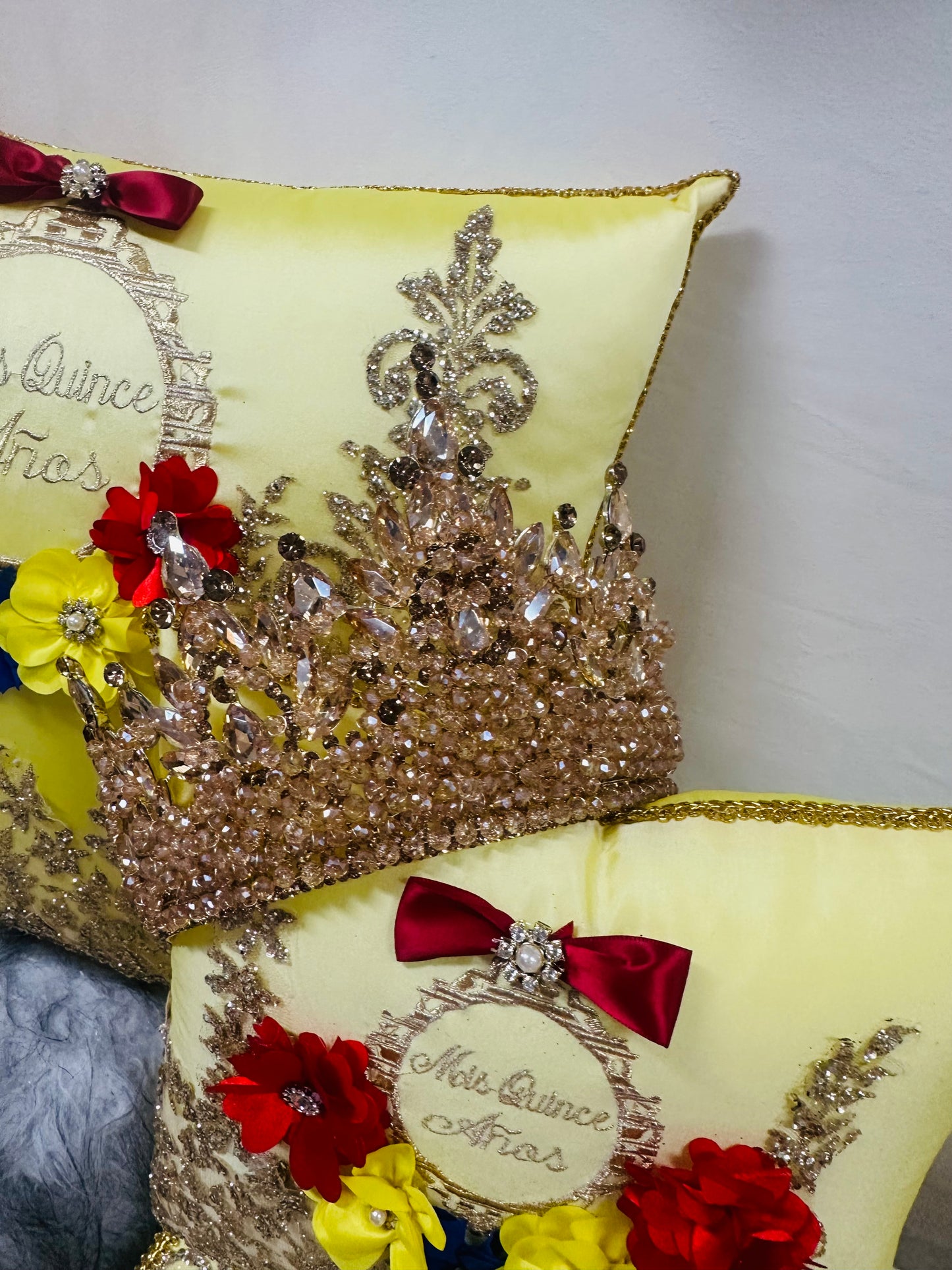 Bell quinceañera pillow set