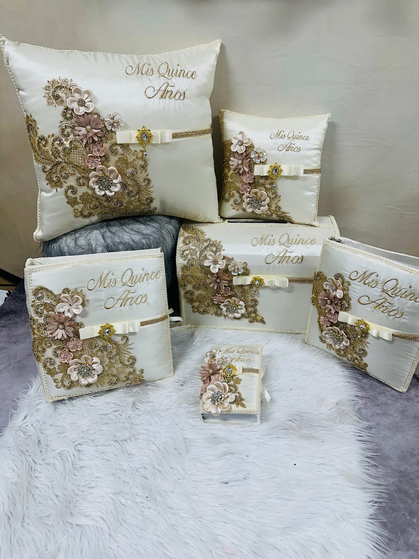 Quinceañera pillow set