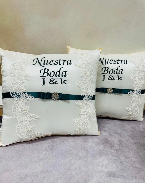Wedding pillows set