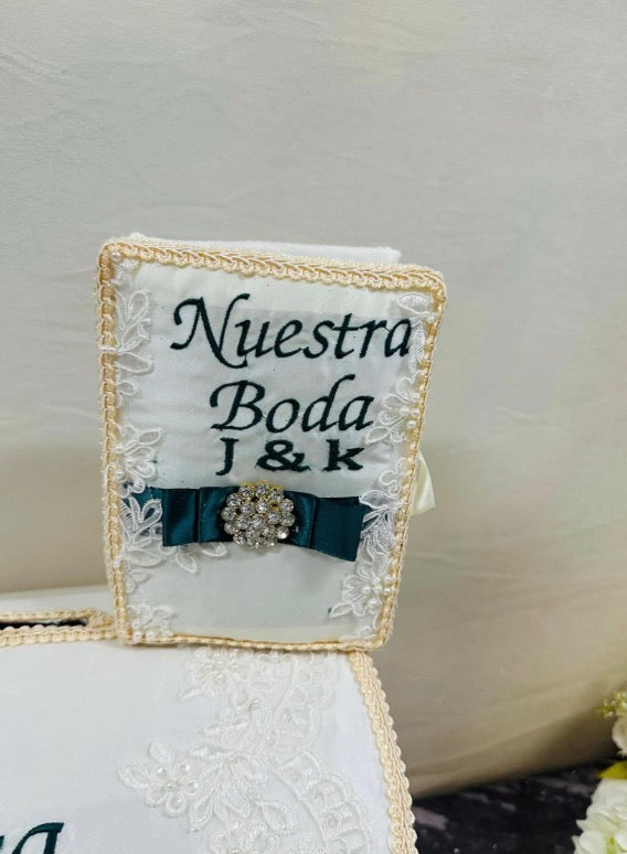 Wedding pillows set