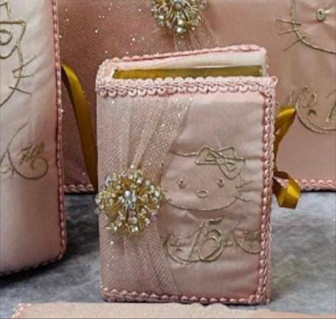 Quinceañera hello kitty set