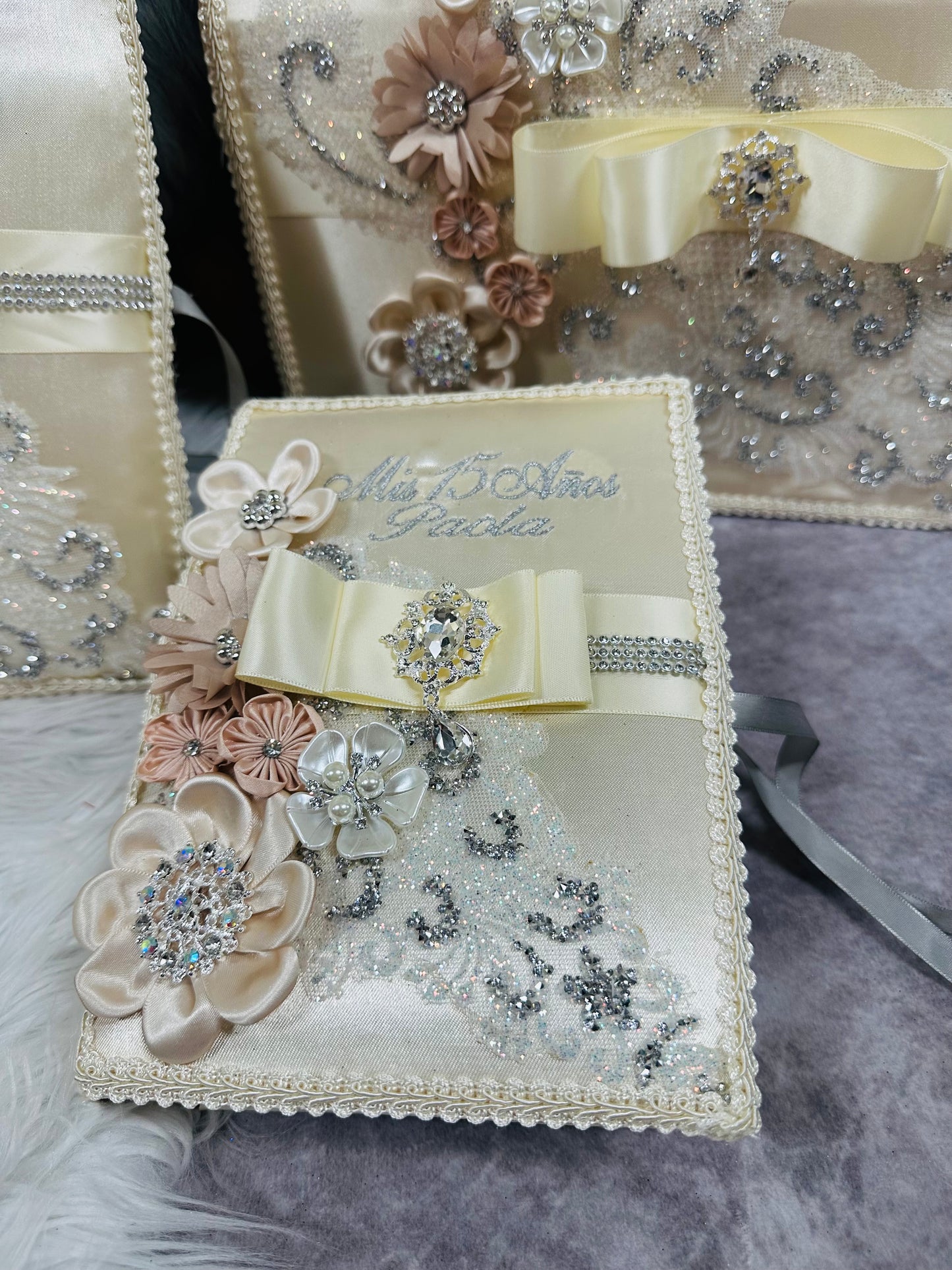 Quinceañera pillow set