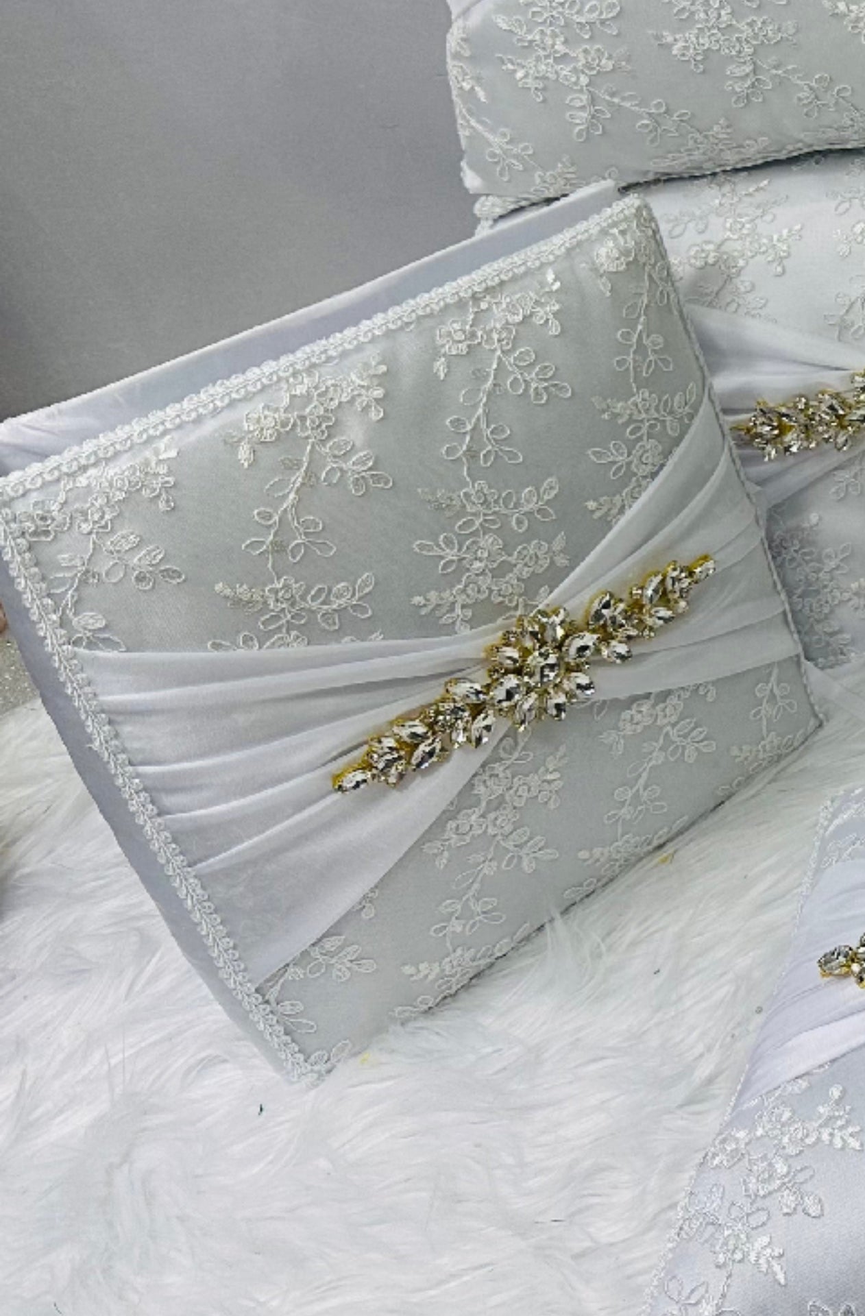 Wedding pillows set