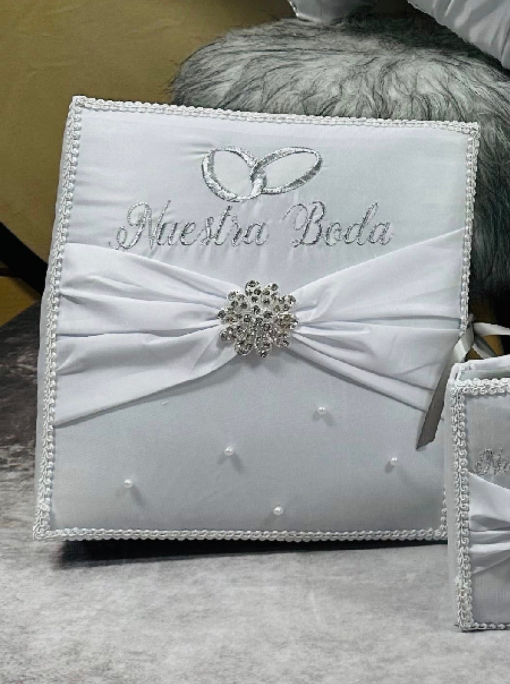 Wedding pillows set