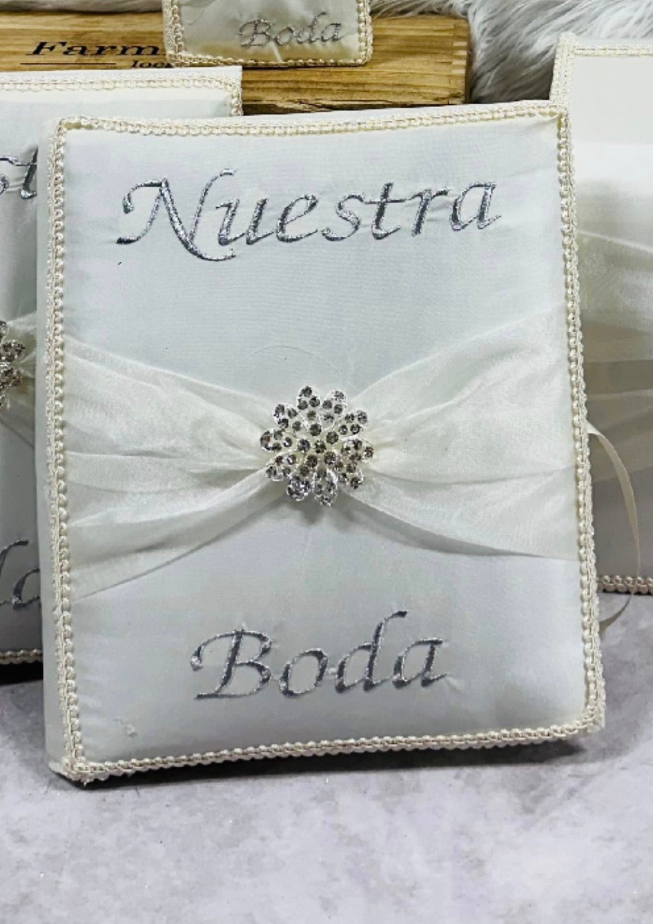 Wedding pillow set