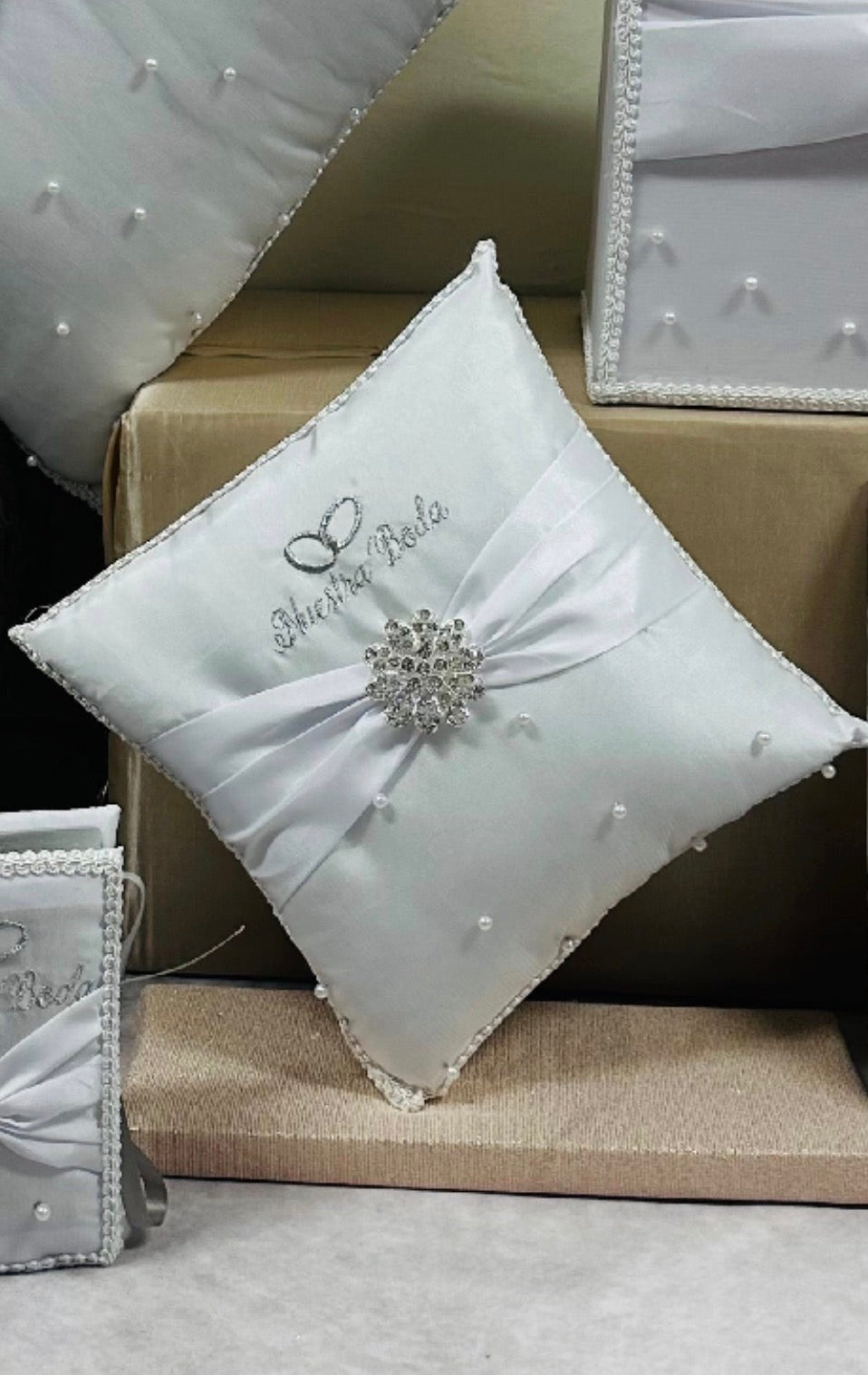 Wedding pillows set