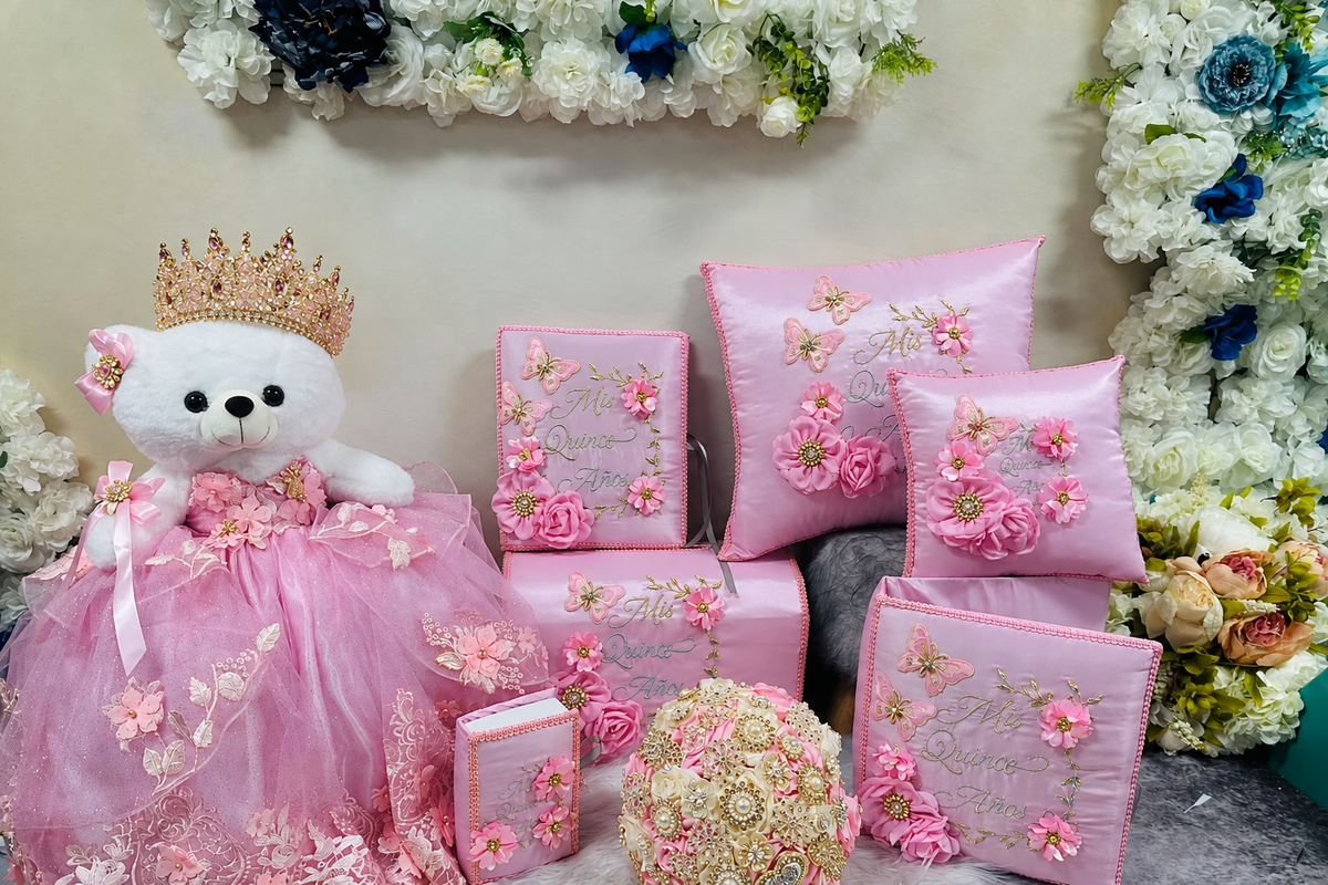 Quinceañera pillow set