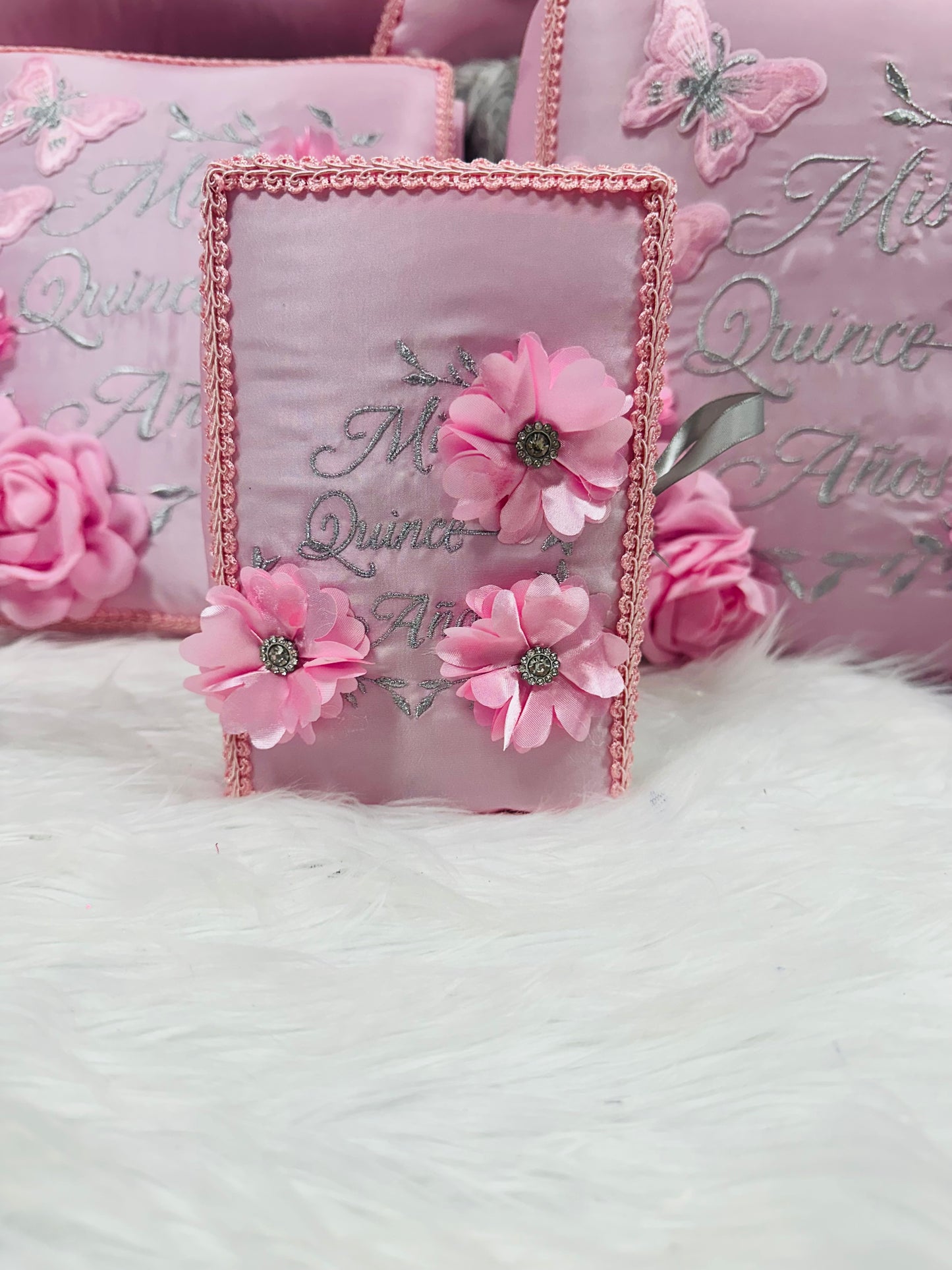 Quinceañera pillow set