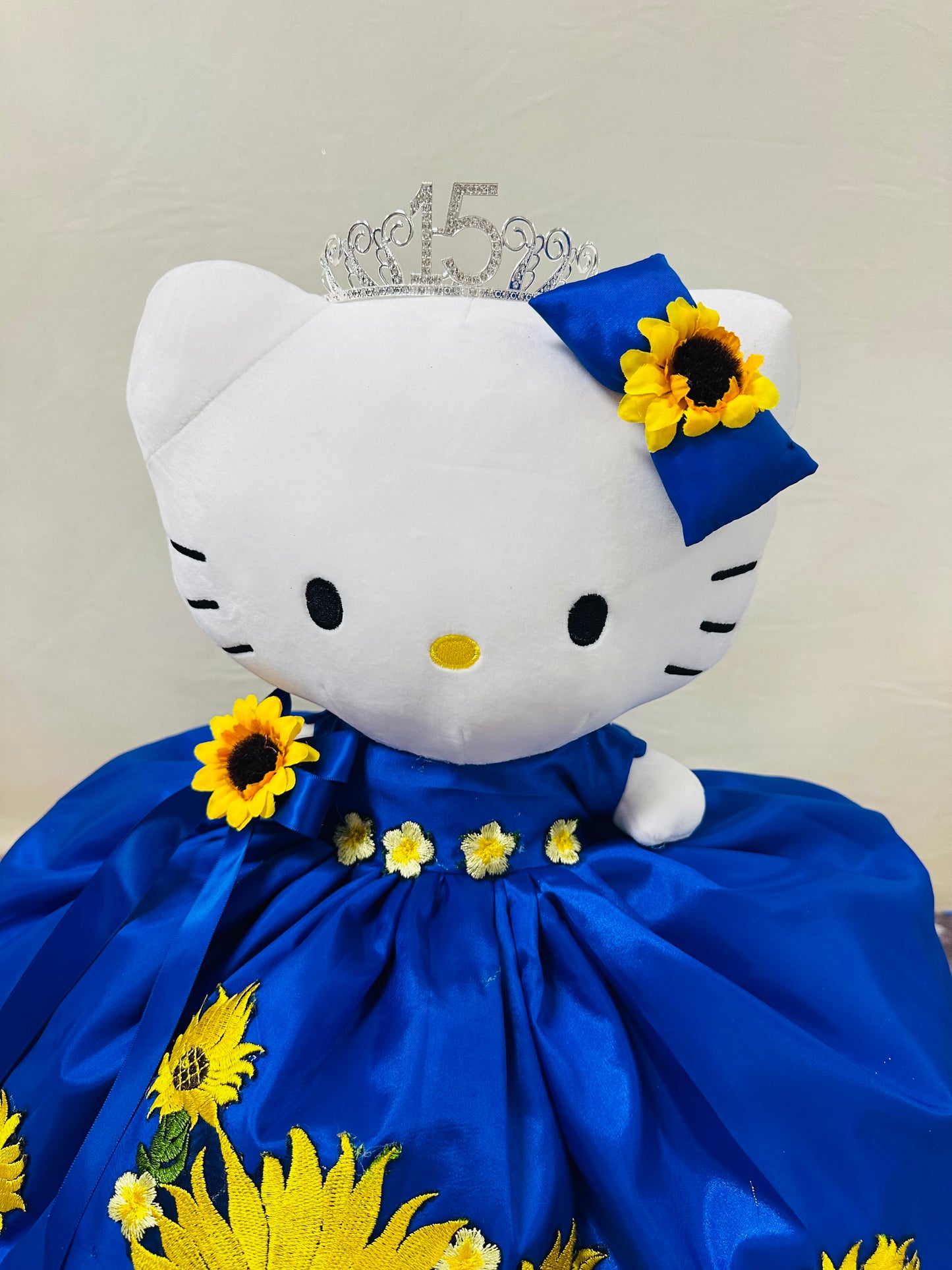 Hello kitty charra