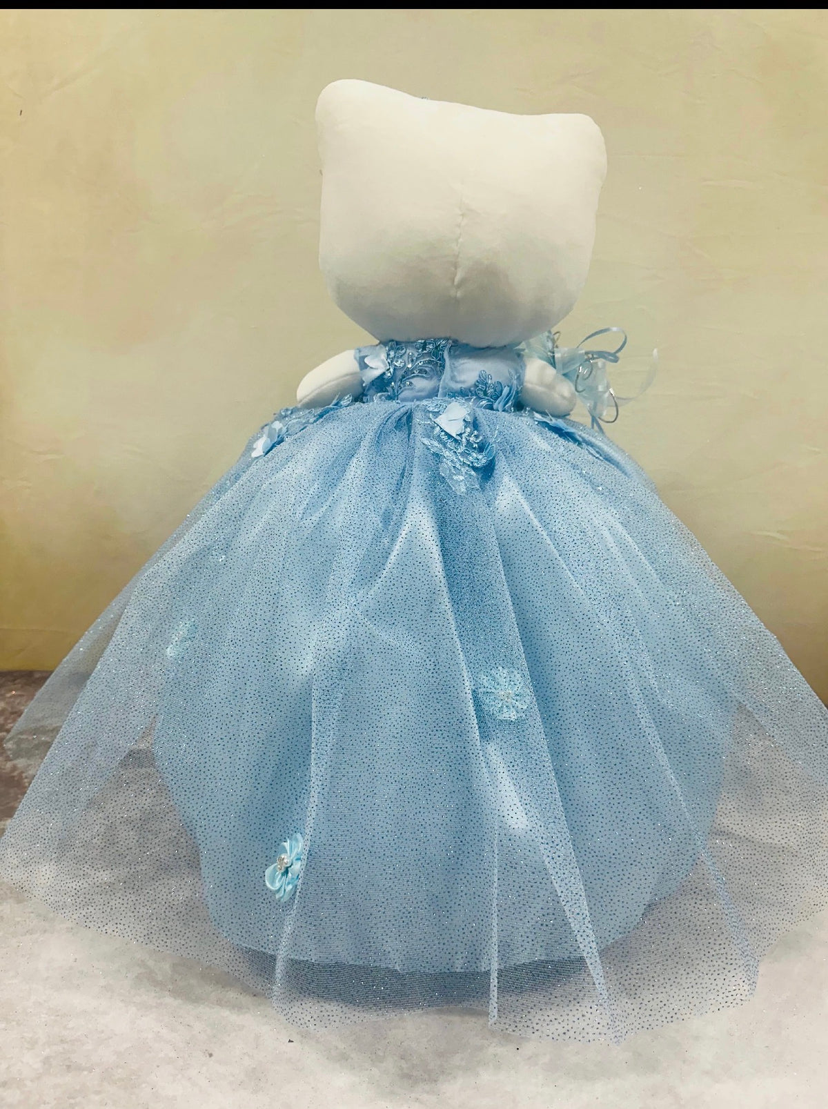 Quinceañera Hello kitty doll