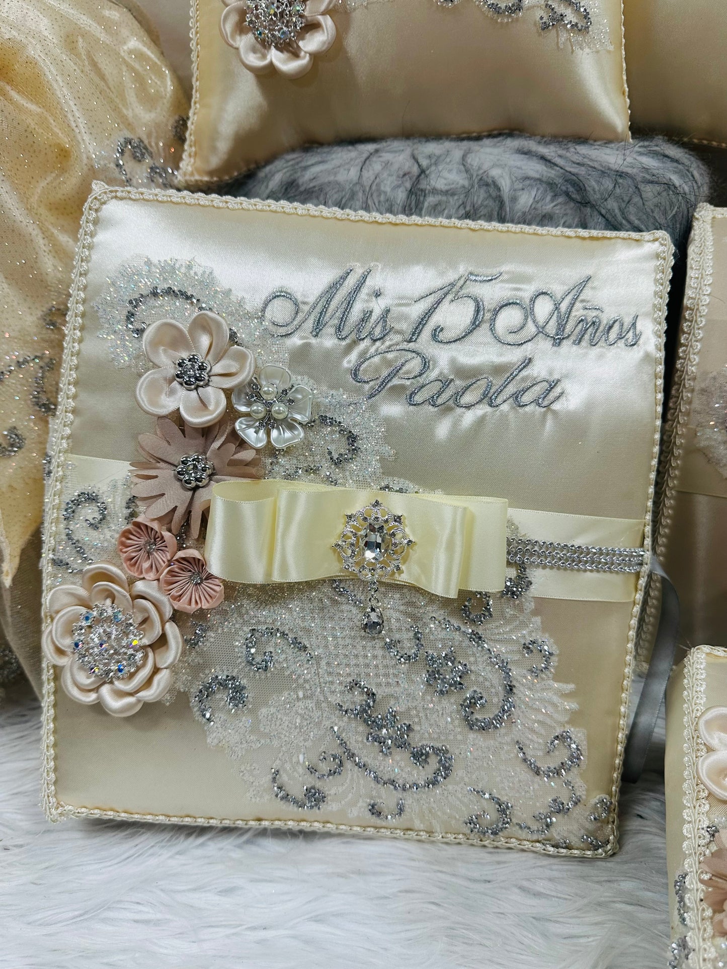 Quinceañera pillow set